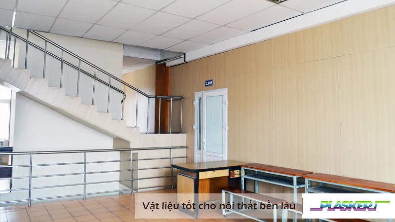 Thi công vách ngăn nhựa Plasker giả gỗ tại trường đại học, ứng dụng tấm nhựa ốp vách đa dạng