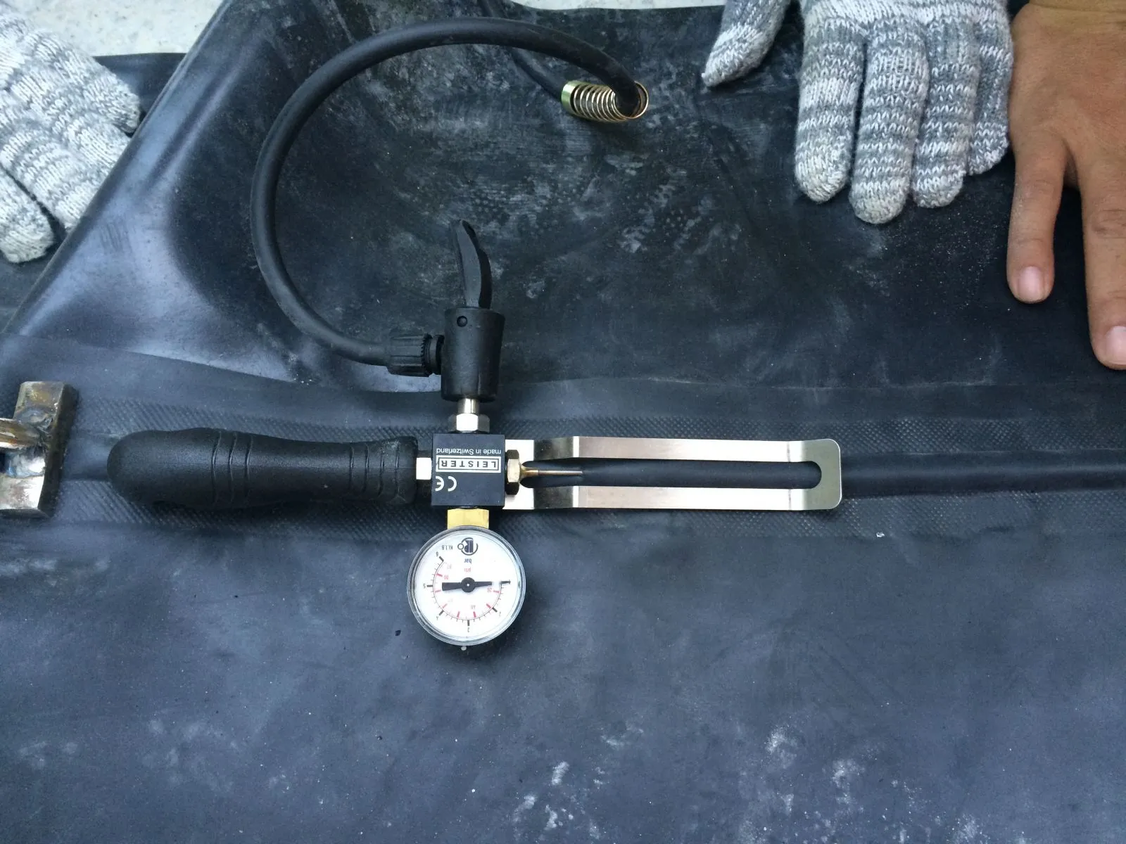 Thiết bị kiểm tra mối hàn bằng khí nén (Kim hơi Leister)