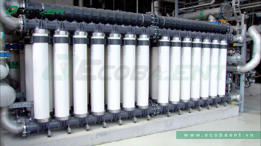 Thiết bị màng lọc UF (siêu lọc) trong quy trình xử lý nước thải nhà máy, loại bỏ chất rắn lơ lửng