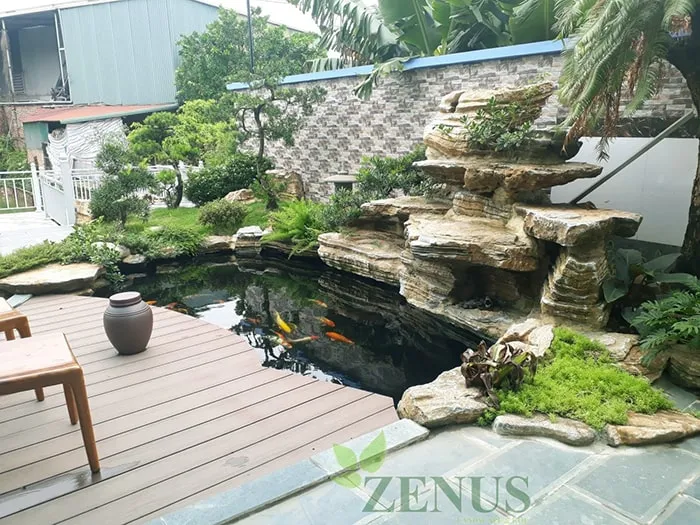 Thiết kế hồ cá sân vườn nhỏ gọn, phù hợp với không gian hạn chế.