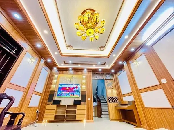Thiết kế nhà ốp nhựa đẹp với tấm PVC màu sắc rực rỡ, điểm nhấn độc đáo