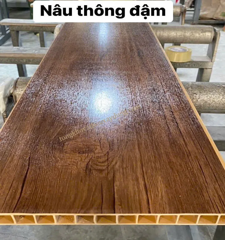 Thiết kế tấm nhựa lát nền vân gỗ tự nhiên, mang lại vẻ đẹp ấm cúng