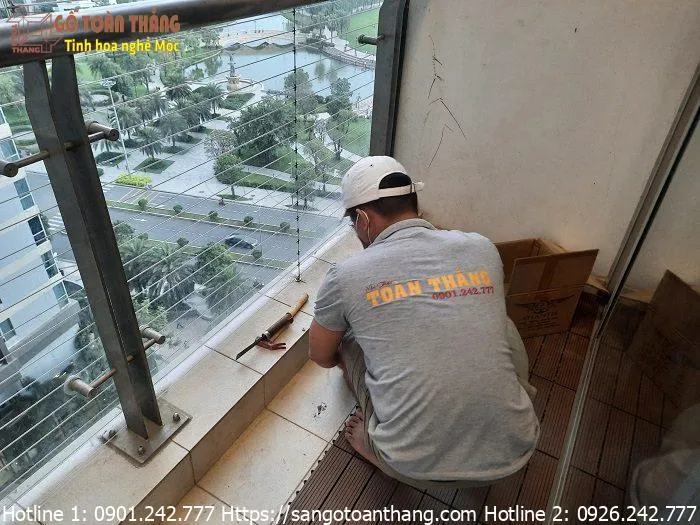 Thợ Toàn Thắng thi công Sàn nhựa giả gỗ ngoài trời