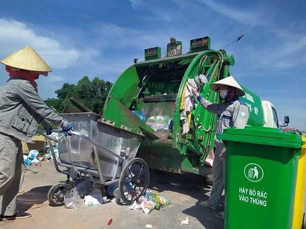 Thu gom và xử lý rác thải thường xuyên để bảo vệ môi trường
