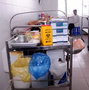 Thùng đựng chất thải y tế được phân loại theo màu sắc