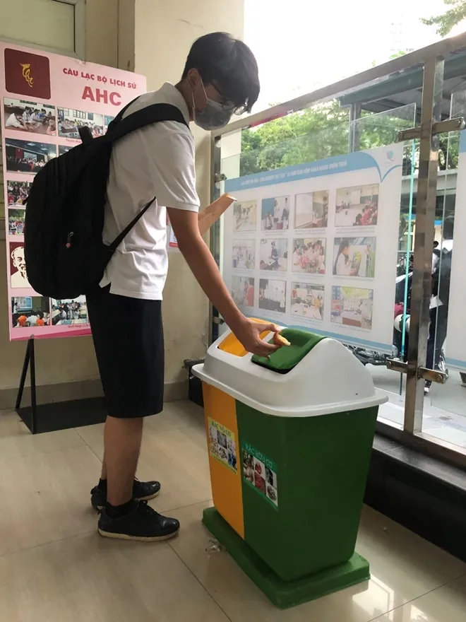 Thùng rác phân loại tại trường học