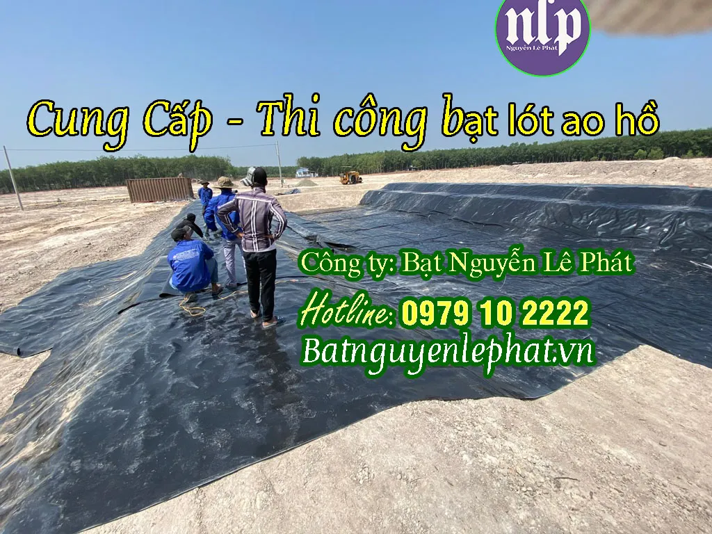 Toàn cảnh thi công trải bạt HDPE cho ao hồ tại TP.HCM, minh chứng cho quy trình chuyên nghiệp.