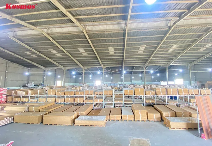 Tổng kho của Kosmos có trữ lượng lớn về các vật liệu ốp tường - cung cấp đa dạng sản phẩm cho người tiêu dùng