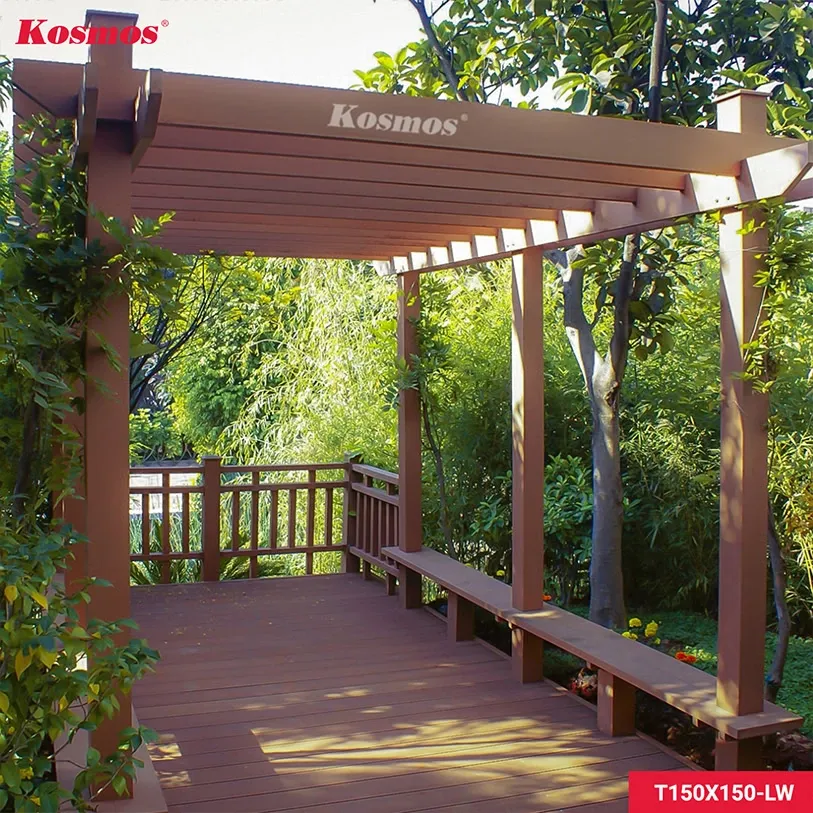 Tổng thể công trình ngoại thất với sàn, thanh lam và trụ gỗ nhựa Pergola, minh họa sự linh hoạt của các kích thước tấm gỗ nhựa.
