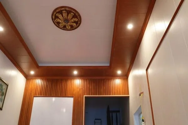 Trần nhà ốp tấm PVC Nano hiện đại và bền đẹp