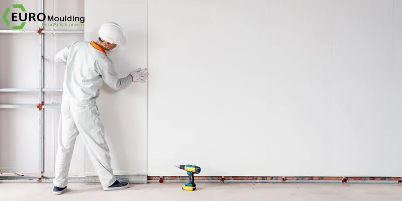 Trọng lượng nhẹ giúp tấm ốp tường chống ẩm dễ dàng vận chuyển và thi công