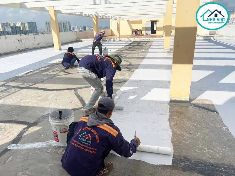 Tự chống thấm sân thượng với lưới thủy tinh gia cường chống nứt