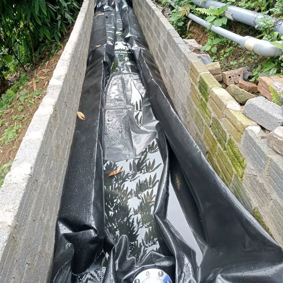 Túi biogas HDPE chuyên dụng được căng trên bề mặt đất