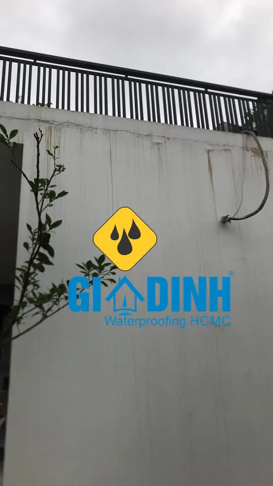 tường nứt do dầm sàn mái bê tông