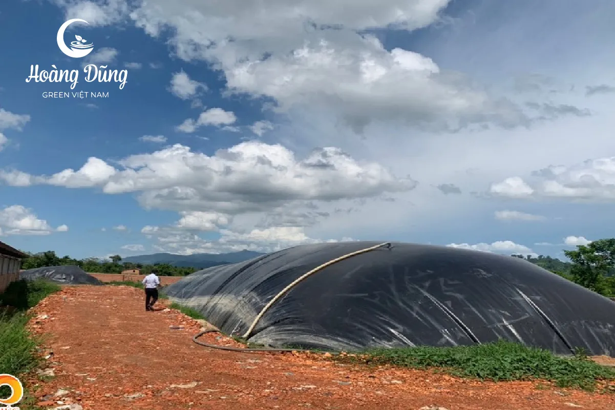 Ứng dụng bạt nhựa HDPE trong việc lót chống thấm hố rác công nghiệp, một ví dụ về địa kỹ thuật môi trường