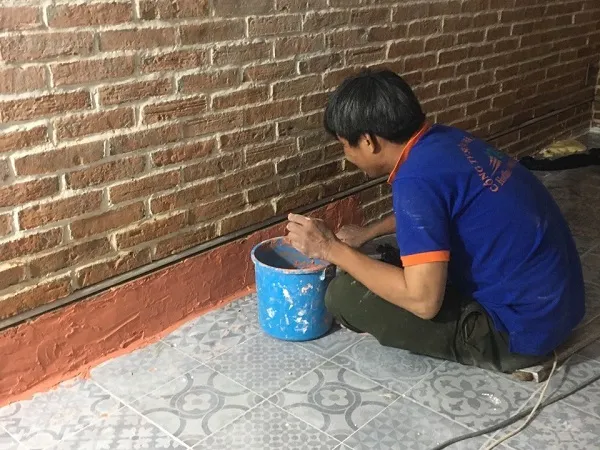 Ứng dụng Intoc 04 chống thấm ngược chân tường, bảo vệ kết cấu nhà