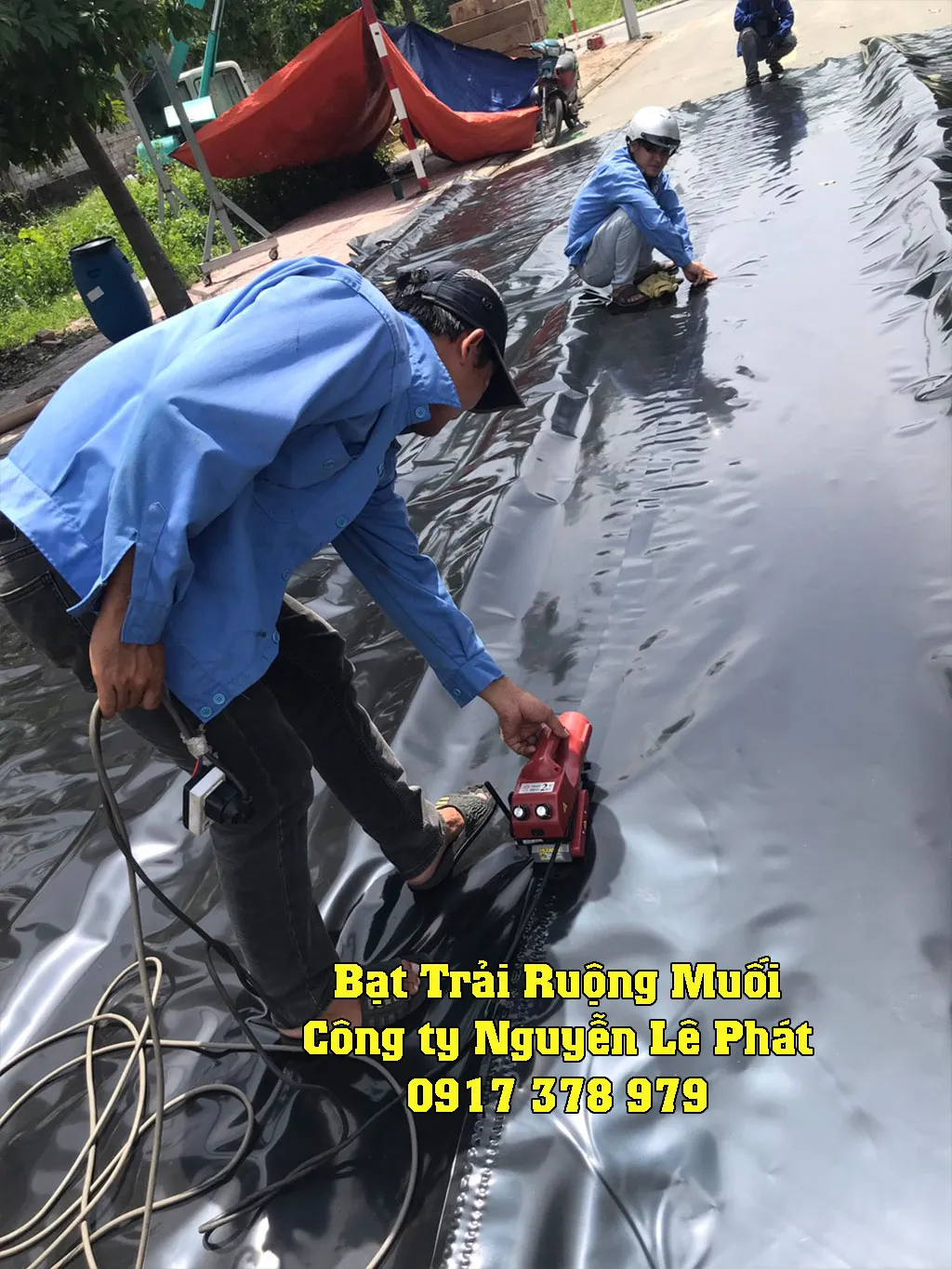 Ứng dụng máy dán bạt HDPE trong thi công ao hồ