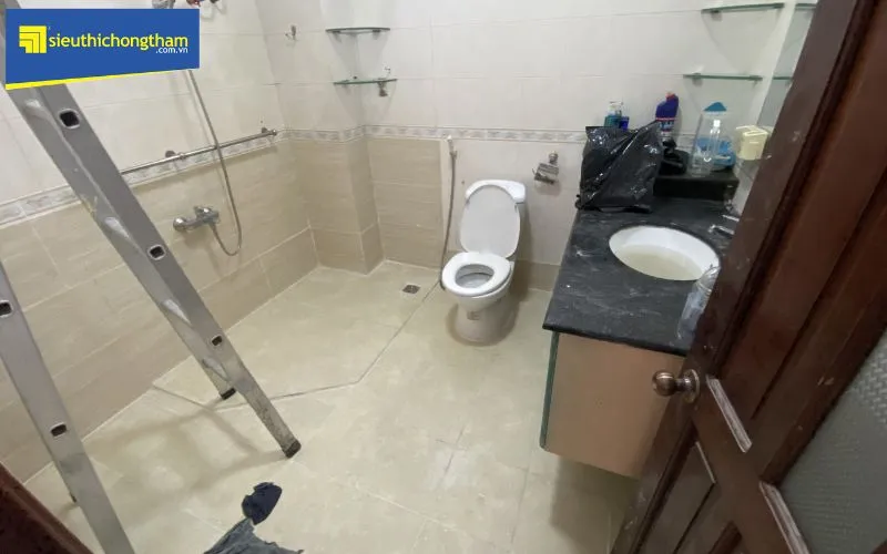 Ứng dụng sơn và hóa chất chống thấm chuyên dụng để ngăn chặn triệt để tình trạng sàn nhà vệ sinh bị thấm