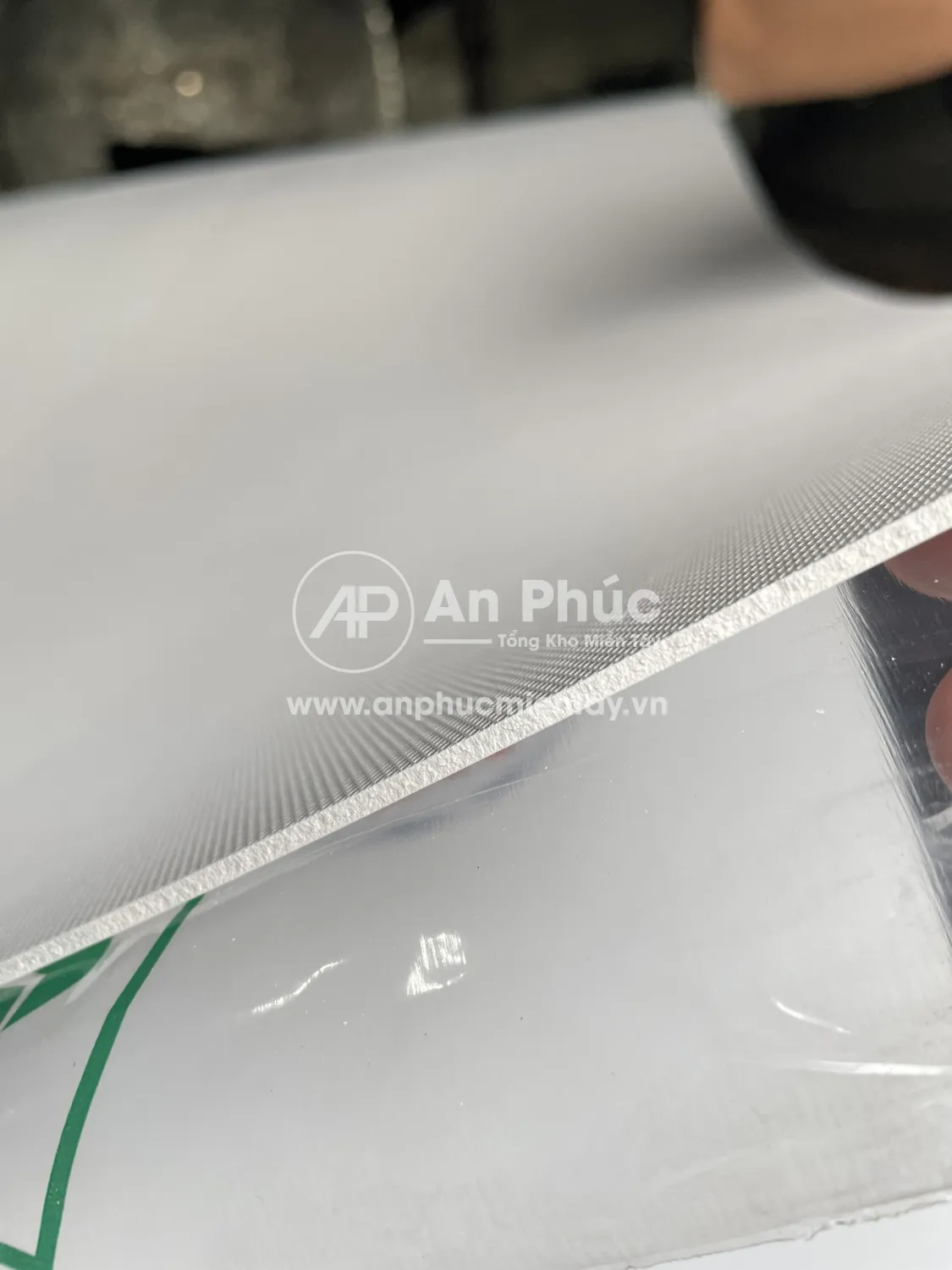 Ứng dụng tấm ốp pvc vân đá trắng sang trọng trong thiết kế phòng tắm hiện đại