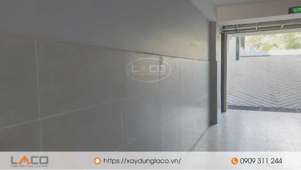 vách tầng hầm nhà phố khi xây là tường bê tông cốt thép.
