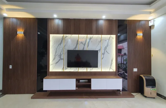 Vách tivi lam sóng nhựa đẹp với vân đá nổi bật