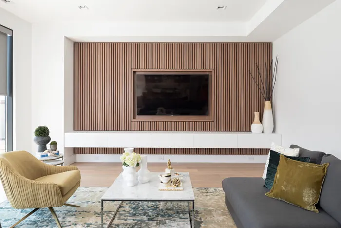 Vách tivi lam sóng nhựa PVC giả gỗ đẹp, tạo sự ấm cúng