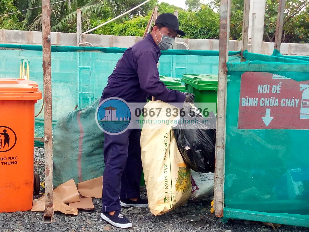 Vận chuyển chất thải công nghiệp số lượng lớn bằng xe chuyên dụng