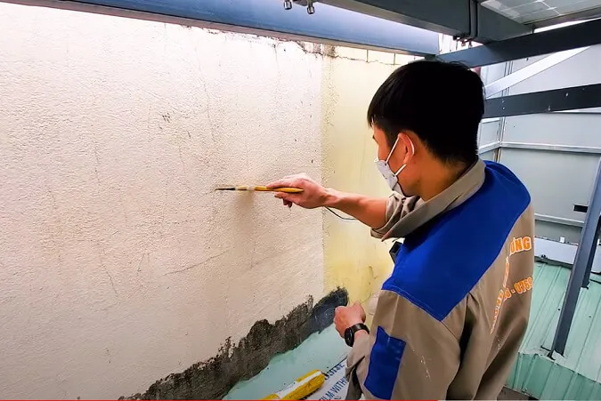 Vệ sinh thật sạch vết nứt