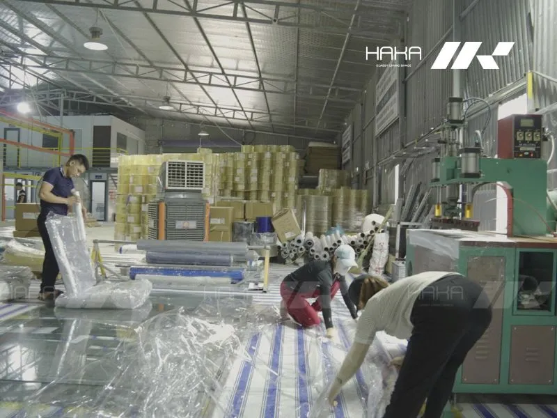 Xưởng sản xuất và phân phối các loại tấm nhựa PVC của HAKA