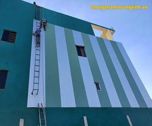 Yếu tố ảnh hưởng chi phí chống thấm tôn mỏng